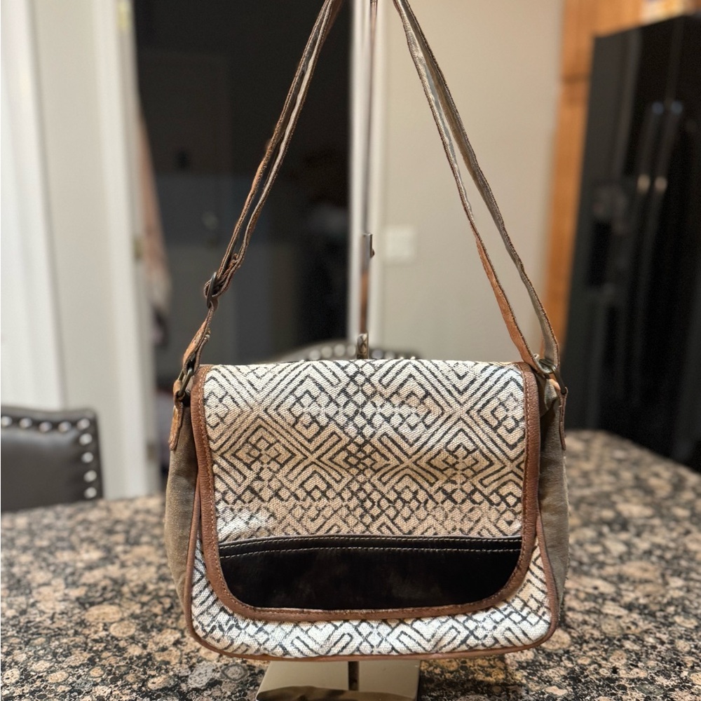 Clea Ray Woven Pattern Brown and White Crossbody Bag